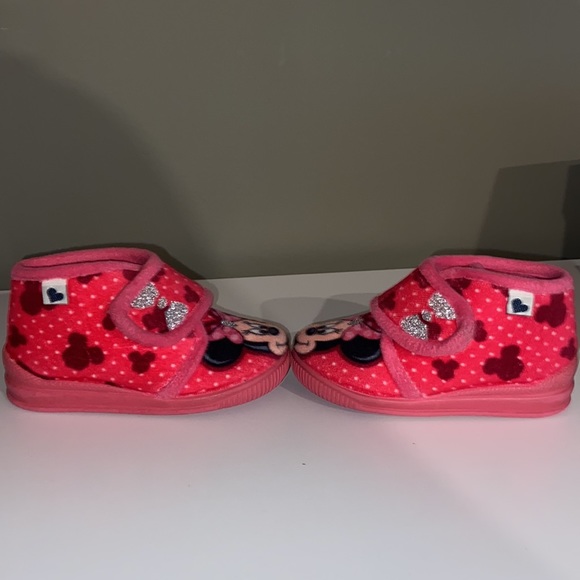Minnie Mouse fuschia slippers - Picture 4 of 5